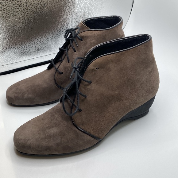 Munro Kara Bootie Wedge Taupe Suede Lace Up Shock Absorb Outsoles Women Size - Picture 8 of 12